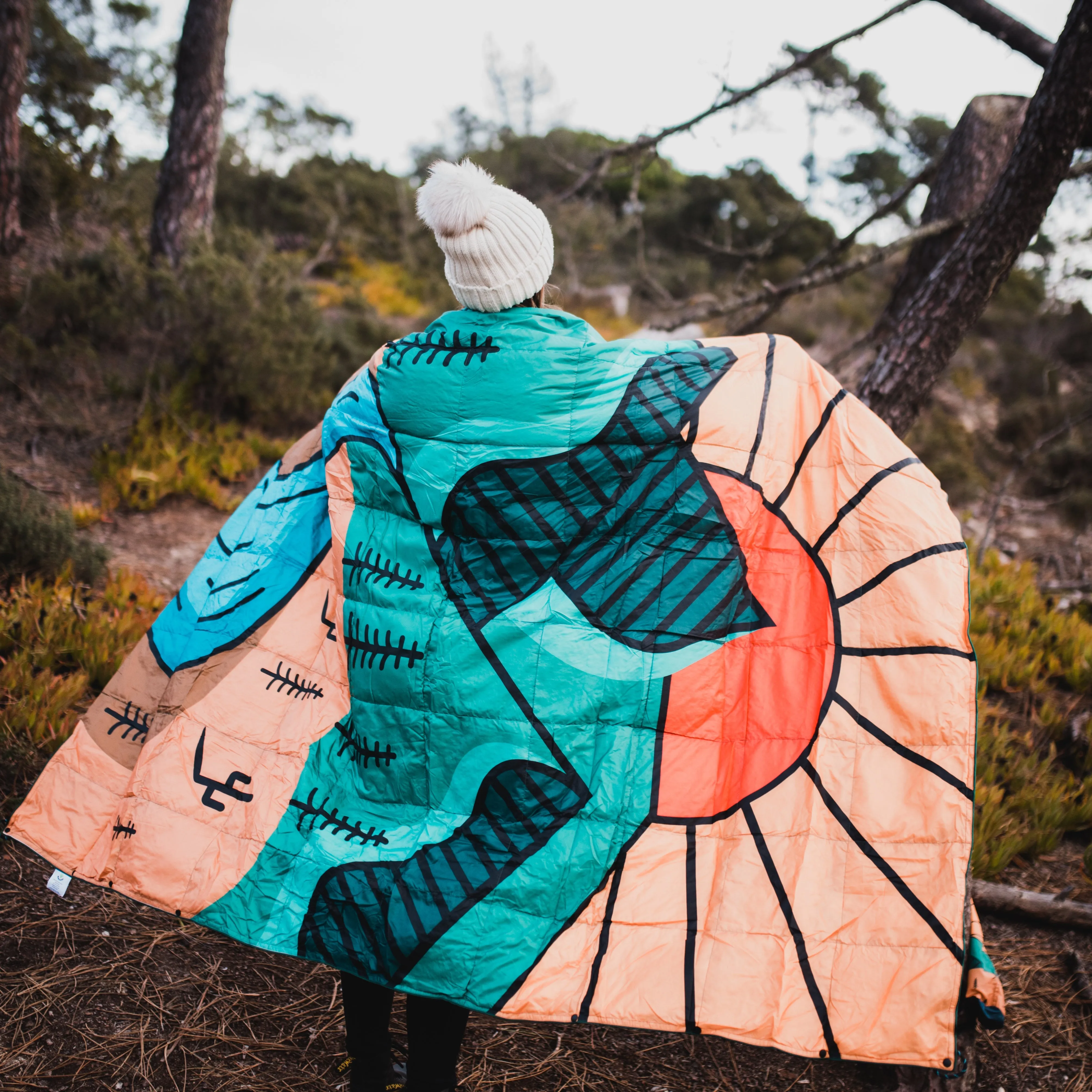 4Monster Down Puffy Camping Travel Blanket - Abstract mountain peak